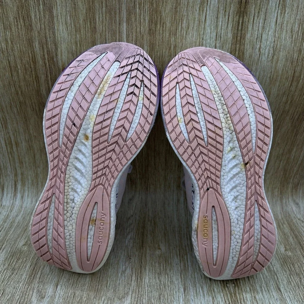 Saucony Triumph 22 Women's Size 8.5 Mauve Purple Running Shoes S10964-240